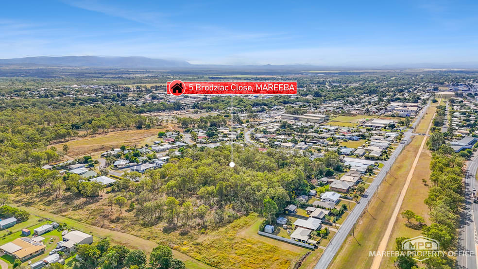Click to view all images 5 Brodziac Close Mareeba QLD 4880 - Image 3