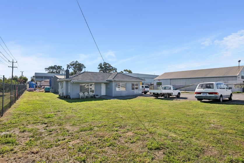 Click to view all images 41 Weston Street Naval Base WA 6165 - Image 3