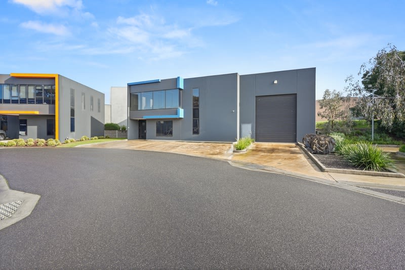 Click to view all images 12 Chang Loop Croydon South VIC 3136 - Image 2