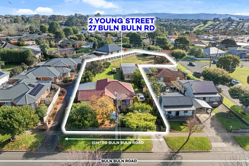 Click to view all images 2 Young Street Drouin VIC 3818 - Image 1