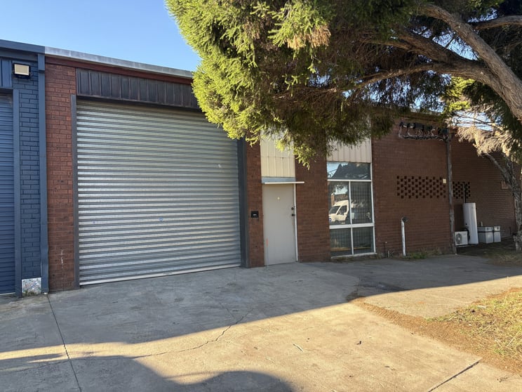 Click to view all images 1 Hinkler Road Mordialloc VIC 3195 - Image 2