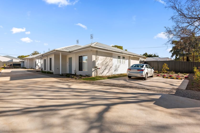 Click to view all images 128 Taylor Street Newtown QLD 4305 - Image 2