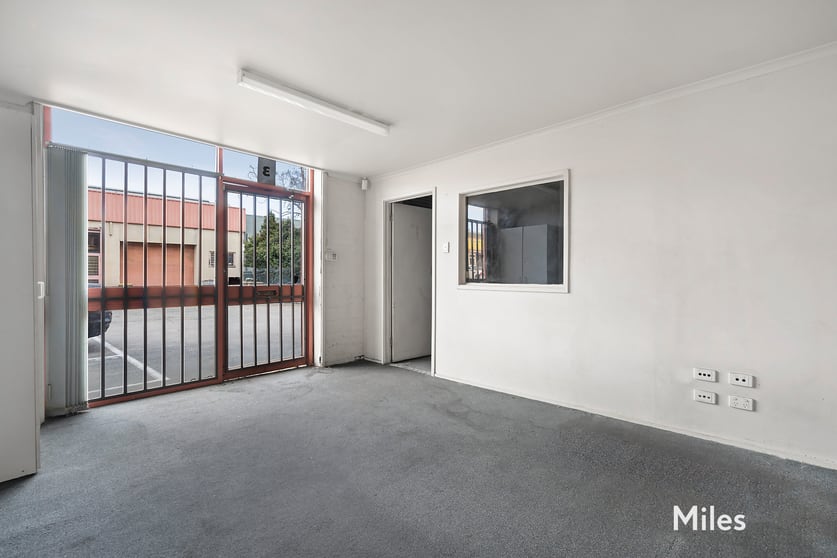 Click to view all images 3/11 Mary Street Blackburn VIC 3130 - Image 2