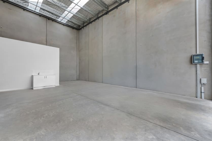 Click to view all images 5 Tussock Place Pakenham VIC 3810 - Image 2