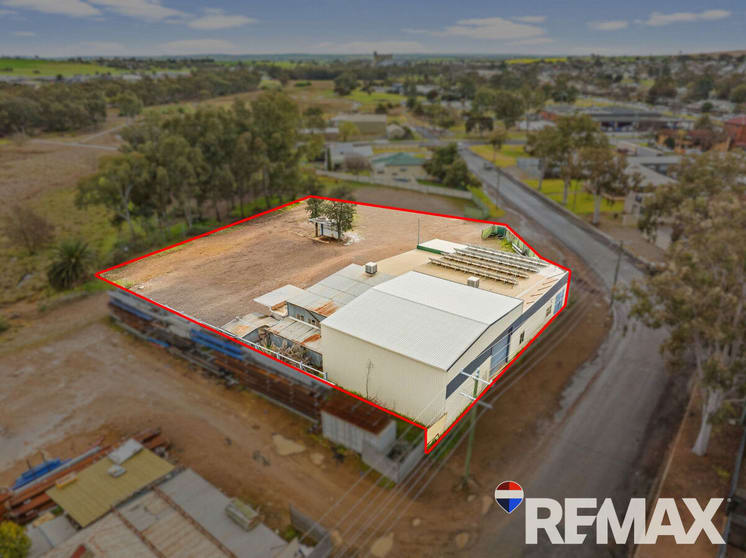 Click to view all images 15-17 Joffre Street Junee NSW 2663 - Image 2