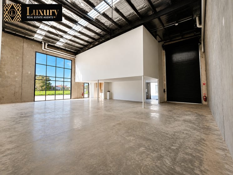 Click to view all images 2/235 Robinson road Ravenhall VIC 3023 - Image 2