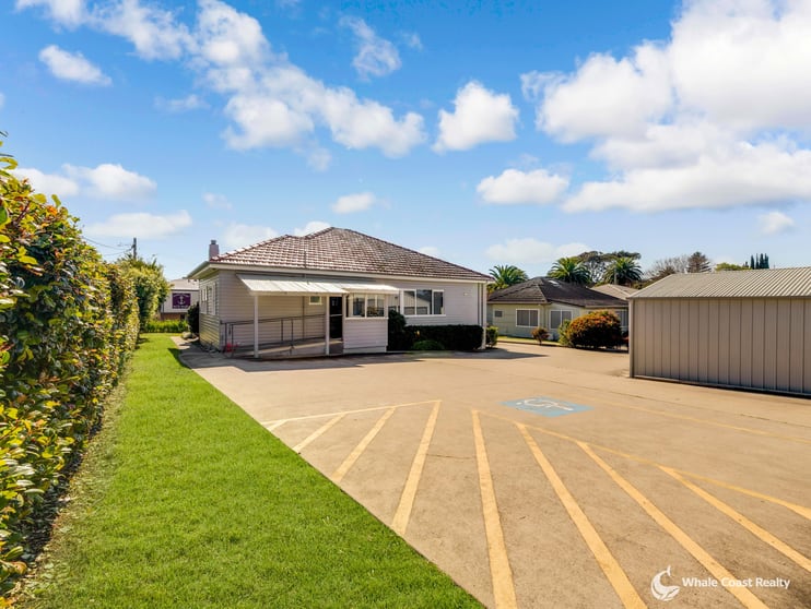 Click to view all images 2 Tilba Street Narooma NSW 2546 - Image 2