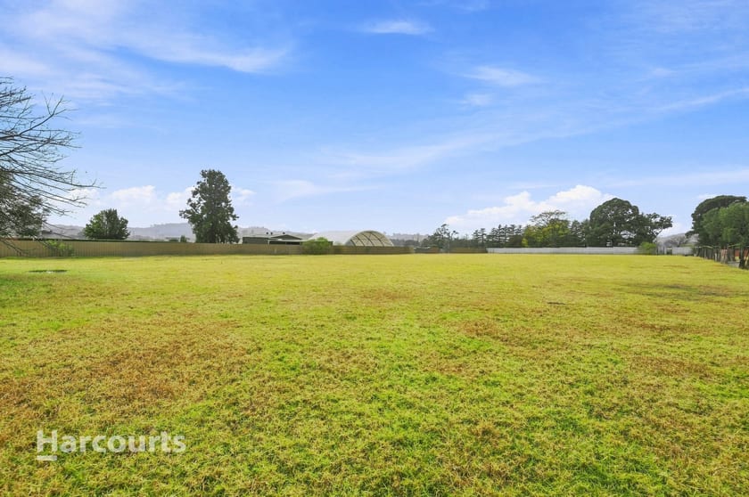 Click to view all images 212 Racecourse Avenue Menangle Park NSW 2563 - Image 3