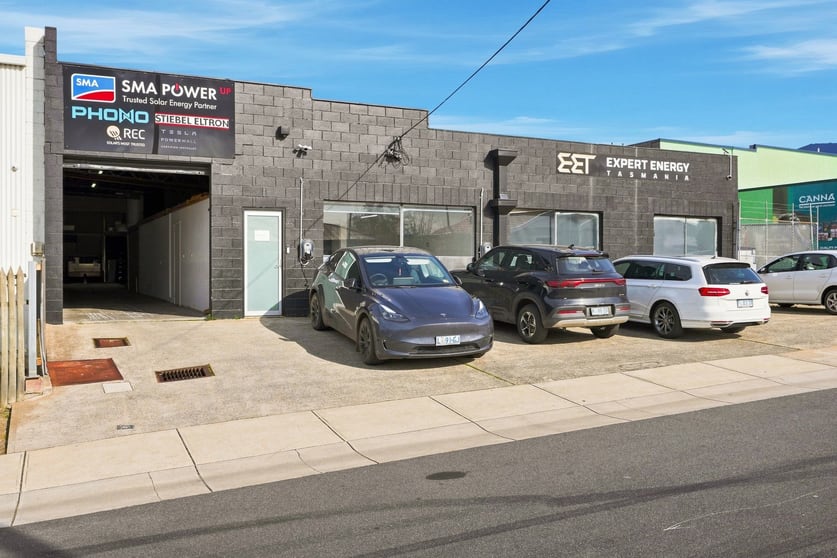 Click to view all images Unit 1/99 Lampton Avenue Derwent Park TAS 7009 - Image 2