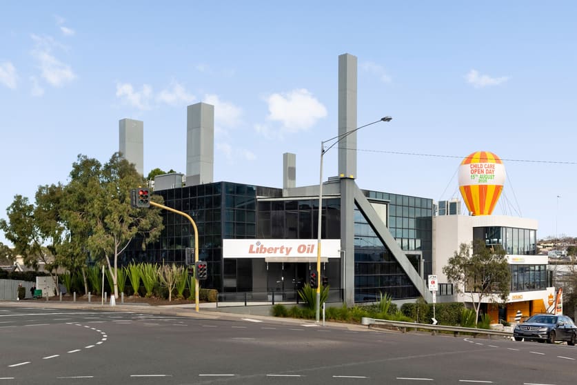 Click to view all images 381 Tooronga Road Hawthorn East VIC 3123 - Image 1