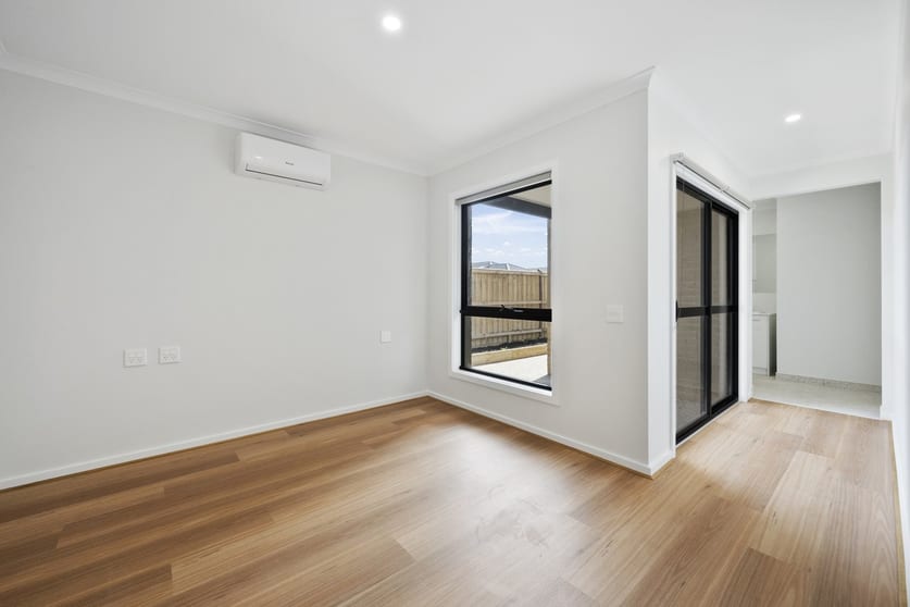 Click to view all images 6 Halcyon Way Officer VIC 3809 - Image 3