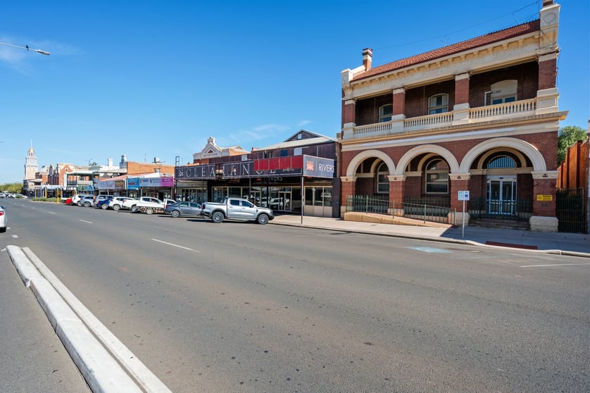 Click to view all images 110 Hannan Street Kalgoorlie WA 6430 - Image 3