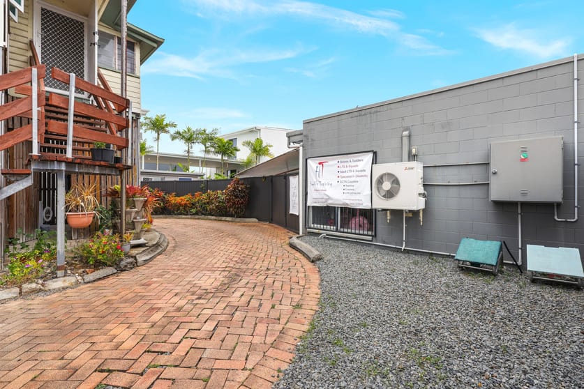 Click to view all images 7 Palm Avenue Parramatta Park QLD 4870 - Image 2