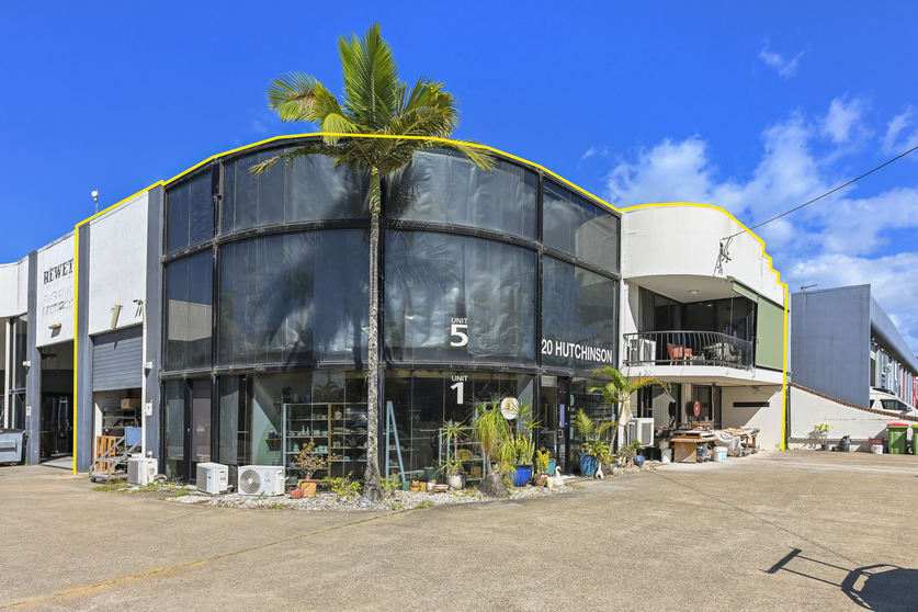 Click to view all images 1 & 5/20 Hutchinson Street Burleigh Heads QLD 4220 - Image 4