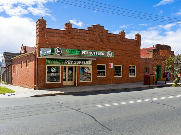 Click to view all images 99 Carp Street Bega Bega NSW 2550 - Image 3
