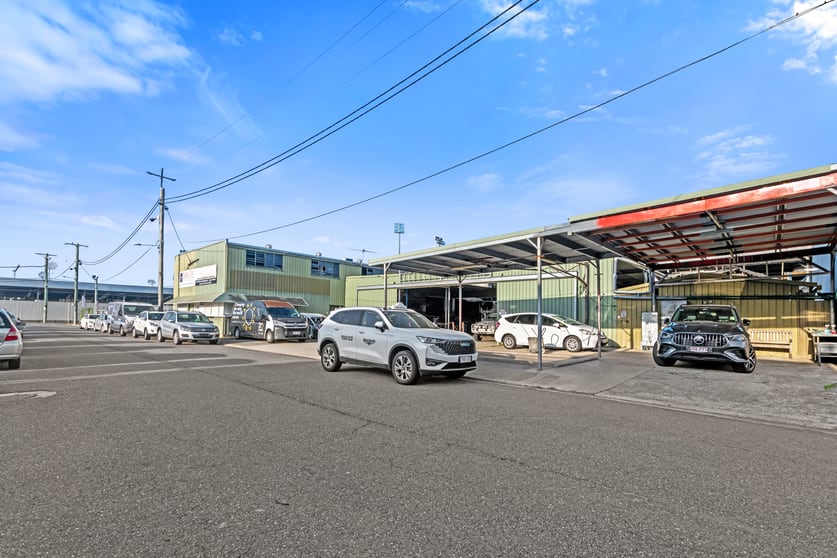 Click to view all images 17-21 Hutcheson Street Albion QLD 4010 - Image 2