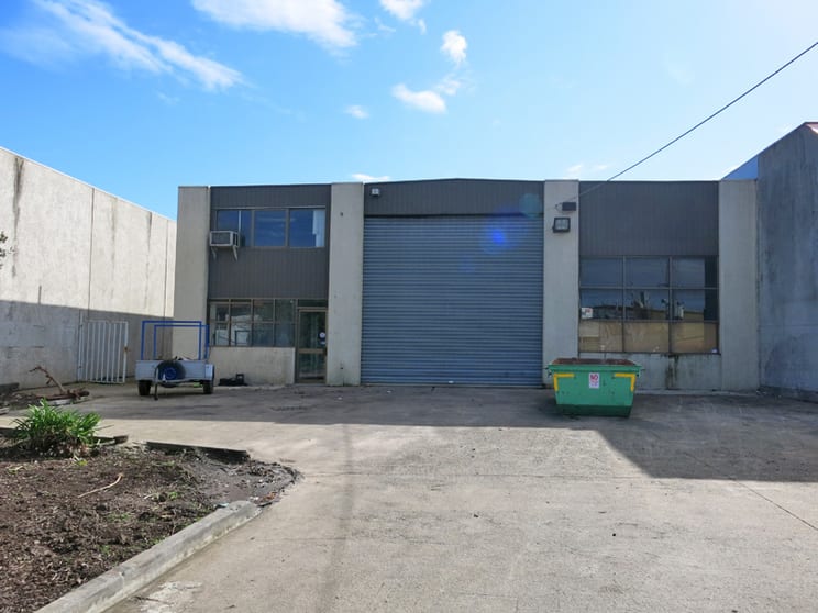 Click to view all images 31 Strong Avenue Thomastown VIC 3074 - Image 1