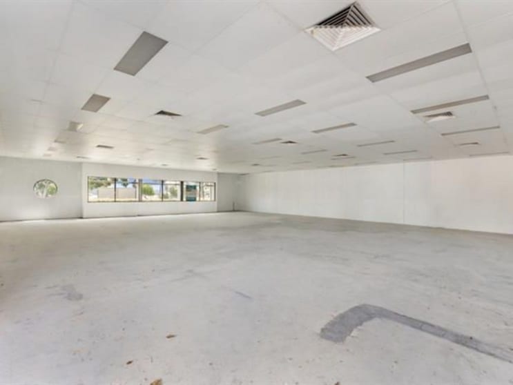 Suite 4/15 Attlee Street Currajong QLD 4812 - Image 2