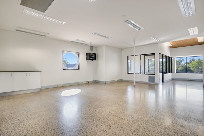 Click to view all images 18/16 Charlton Court Woolner NT 0820 - Image 2