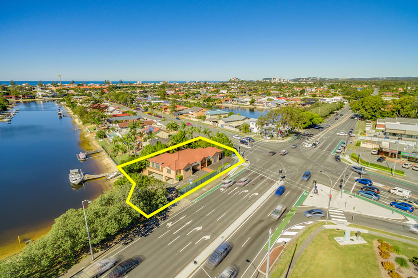 Click to view all images 188 Sunshine Boulevard Mermaid Waters QLD 4218 - Image 1