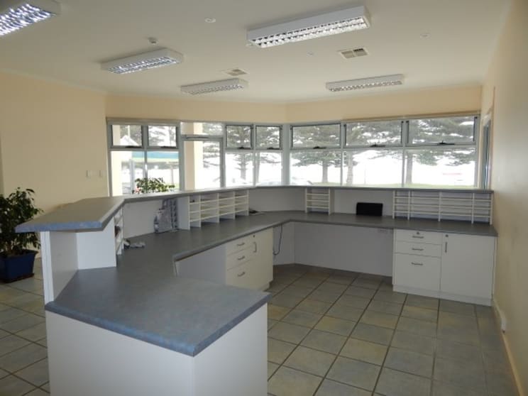 Click to view all images 1/100 Tasman Terrace Port Lincoln SA 5606 - Image 2