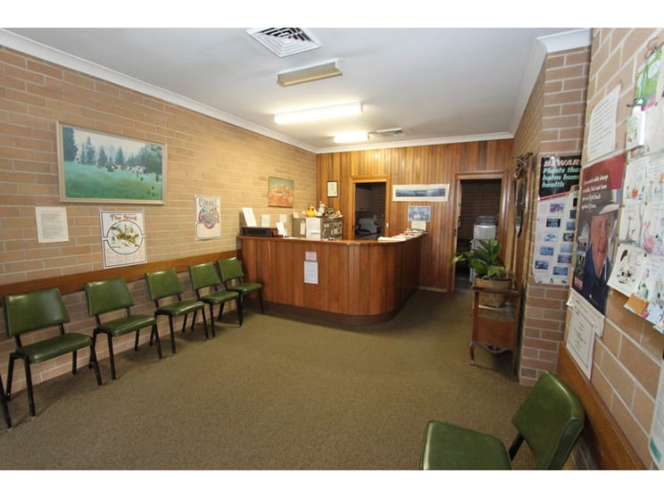 Click to view all images 187 Russell Street Bathurst NSW 2795 - Image 2