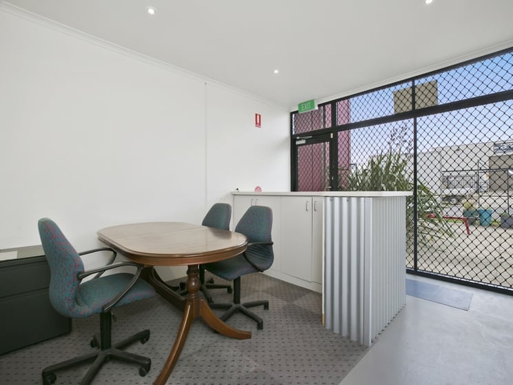 1/8 Fuji Crescent Mornington VIC 3931 - Image 3