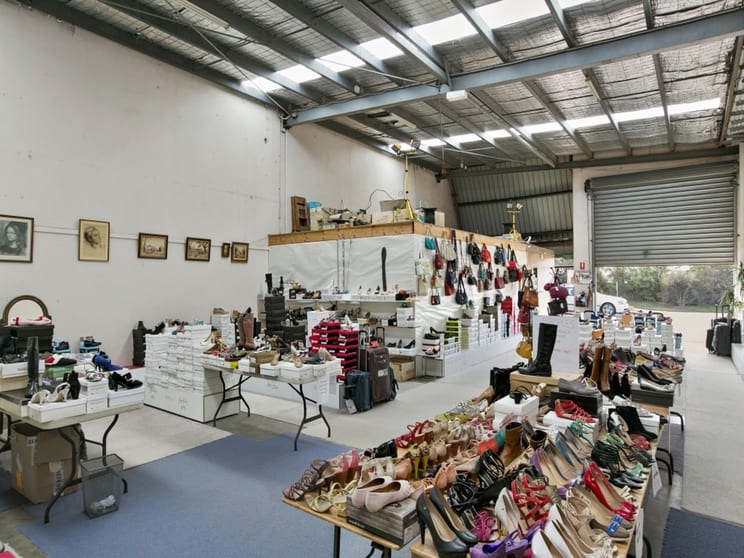 Click to view all images 3/92 Watt Road Mornington VIC 3931 - Image 3