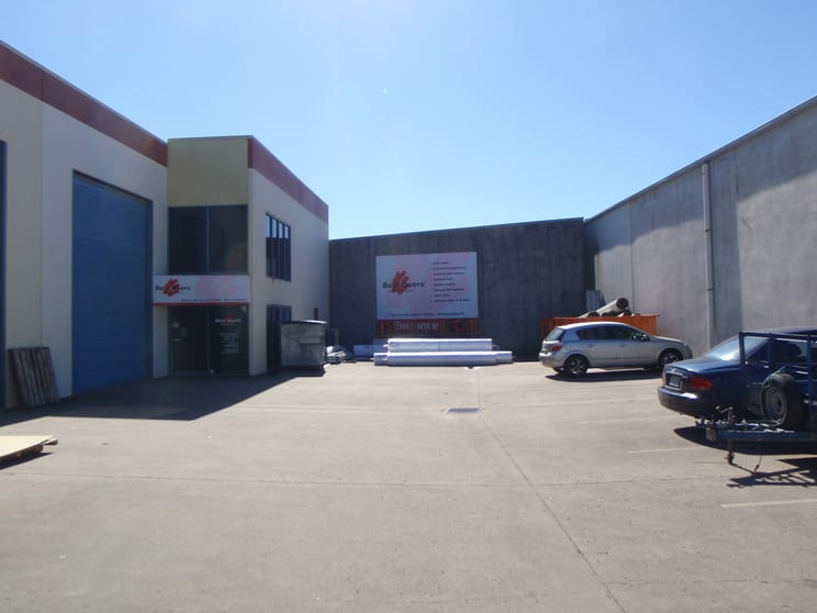 Click to view all images 11 Machinery Avenue Warana QLD 4575 - Image 3