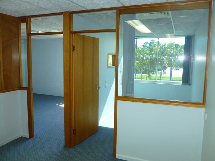 Click to view all images Unit 2/37 Pease Street Manoora QLD 4870 - Image 2