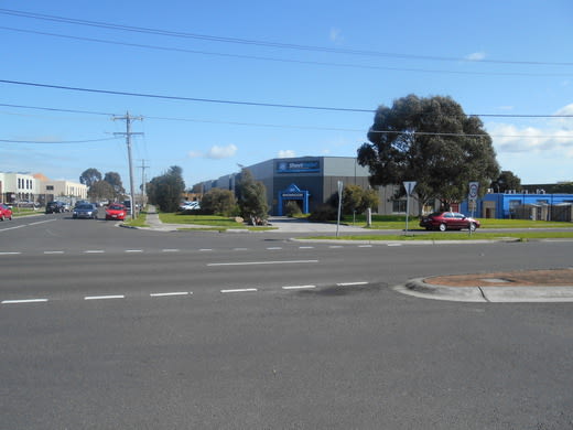 Click to view all images 1/417 Dorset Road Bayswater VIC 3153 - Image 1