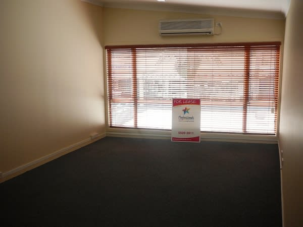 Click to view all images 4/3078 Surfers Paradise Boulevard Surfers Paradise QLD 4217 - Image 1