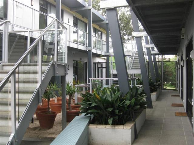 Click to view all images 79 Manningham Road Bulleen VIC 3105 - Image 2