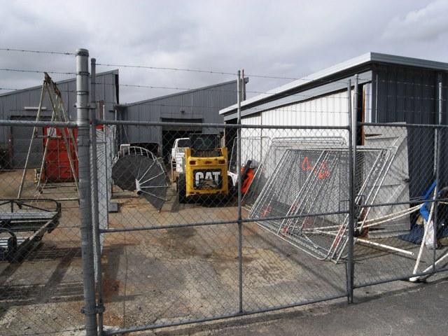 Click to view all images 2//69 Division Street Welshpool WA 6106 - Image 2