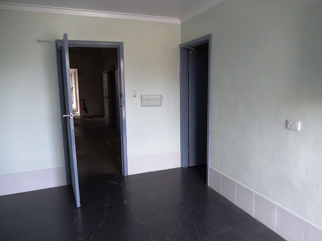 Click to view all images 4 Pratt Court Maddington WA 6109 - Image 2