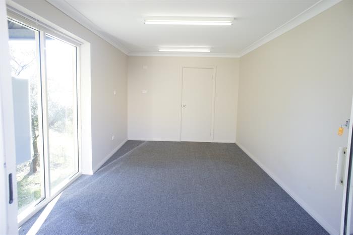 Click to view all images Unit 15, 43 Oakdale Road Gateshead NSW 2290 - Image 3