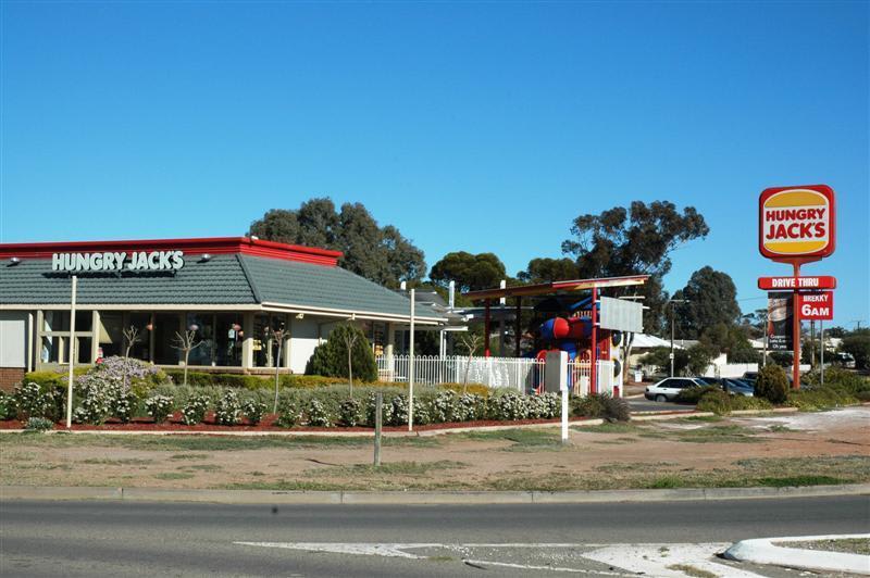 Click to view all images 2 National Highway One Port Augusta SA 5700 - Image 1