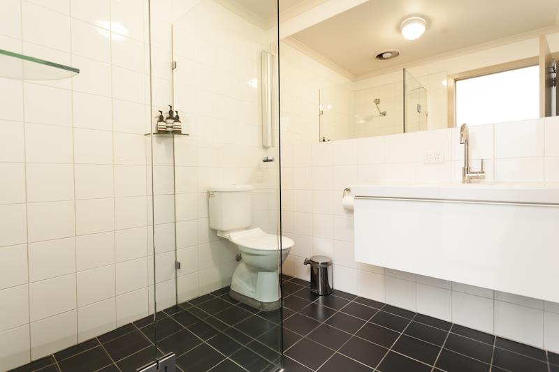 Click to view all images 22 Napoleon Street Collingwood VIC 3066 - Image 3