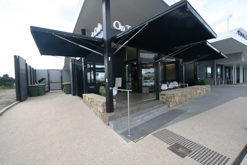 Click to view all images 18 Golden Green Street Pakenham VIC 3810 - Image 1