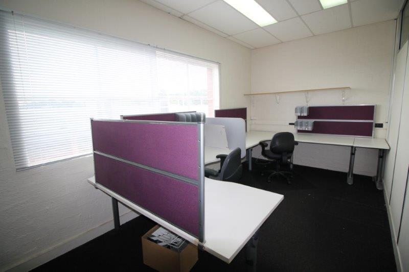 Click to view all images 6 Gloucester Avenue Berwick VIC 3806 - Image 3