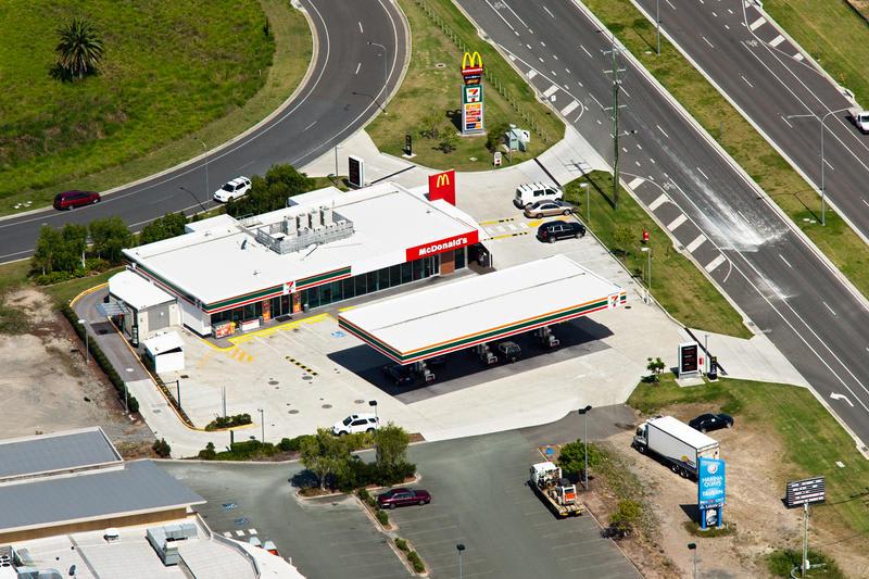 Click to view all images 87 Broadwater Avenue Hope Island QLD 4212 - Image 1