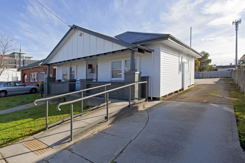 Click to view all images 174 Lawrence Street Wodonga VIC 3690 - Image 2
