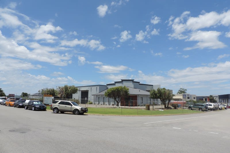 Click to view all images 12 Beringarra Avenue Malaga WA 6090 - Image 1