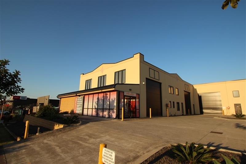 Click to view all images 1&2/5-7 Shaban St Albion Park Rail NSW 2527 - Image 1