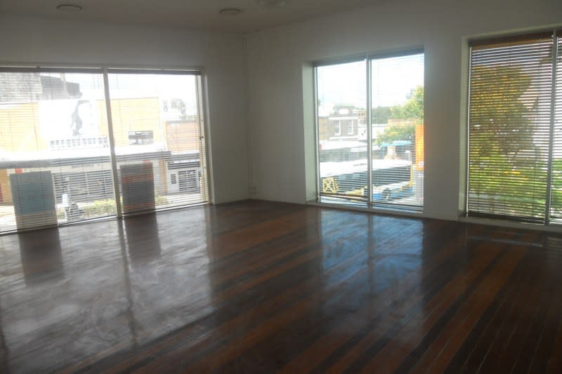 Click to view all images 6/2 Old Cleveland Road Greenslopes QLD 4120 - Image 2