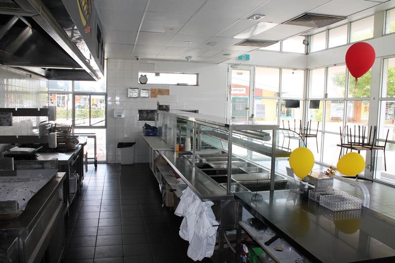 Click to view all images Shop 16/18-36 Lakeside Boulevard Pakenham VIC 3810 - Image 3