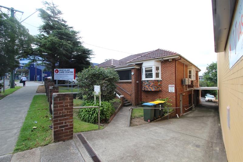 Click to view all images 332 Crown St Wollongong NSW 2500 - Image 2