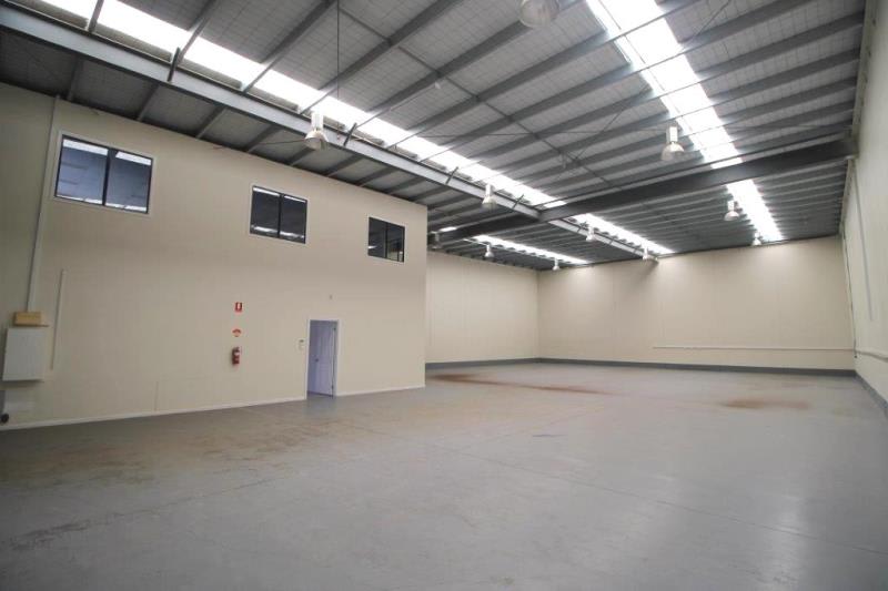 Click to view all images 8 Craven Court Hallam VIC 3803 - Image 2