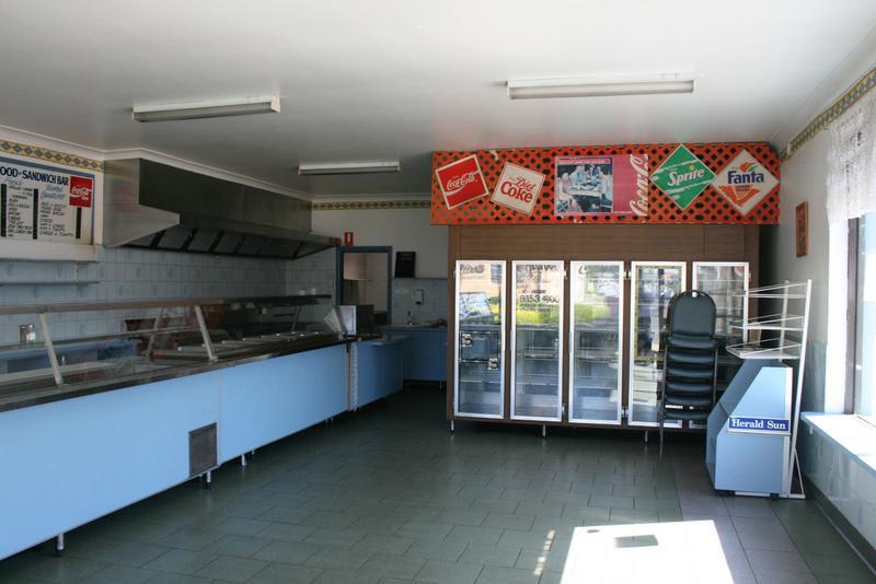 Click to view all images 89 Levanswell Road Moorabbin VIC 3189 - Image 3