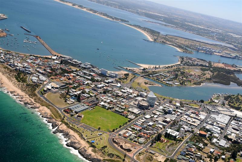 Click to view all images U2/20 MacKinnon Way East Bunbury WA 6230 - Image 2